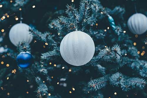 christmas wallpapers white bauble wallpaper